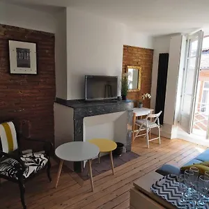 https://studio-brick-and-wood-hypercentre-tv-wifi.midi-pyreneeshotels.com