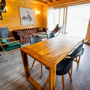 https://le-petit-repaire-de-sailhan-ecolodge-nature.midi-pyreneeshotels.com